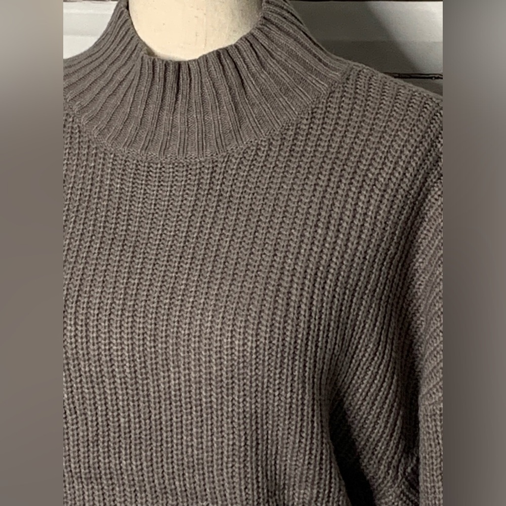 3/$10 ZAFUL Women’s Ribbed Mock Neck Knit Sweater Size Small - Picture 3 of 16